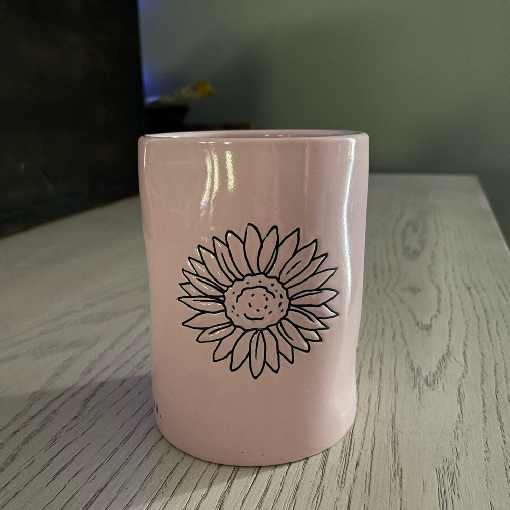 NWOT Rae Dunn Pink Sunflower Candle Sweet Sunflower Scent